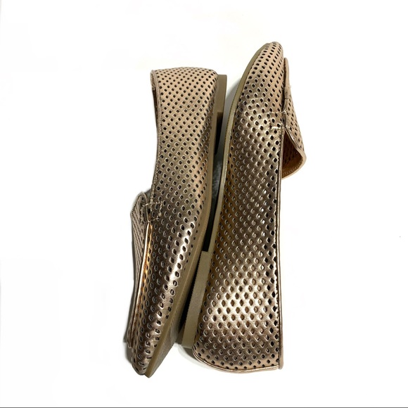 Like New JustFab Cut Out Flats Sz 5.5 - Picture 6 of 8